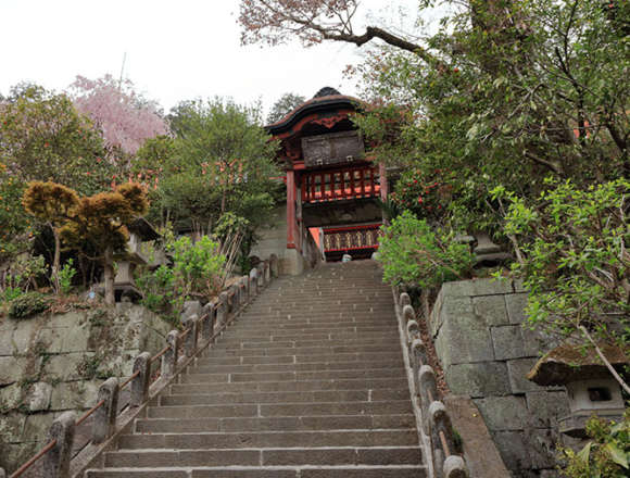 大平山神社の石段