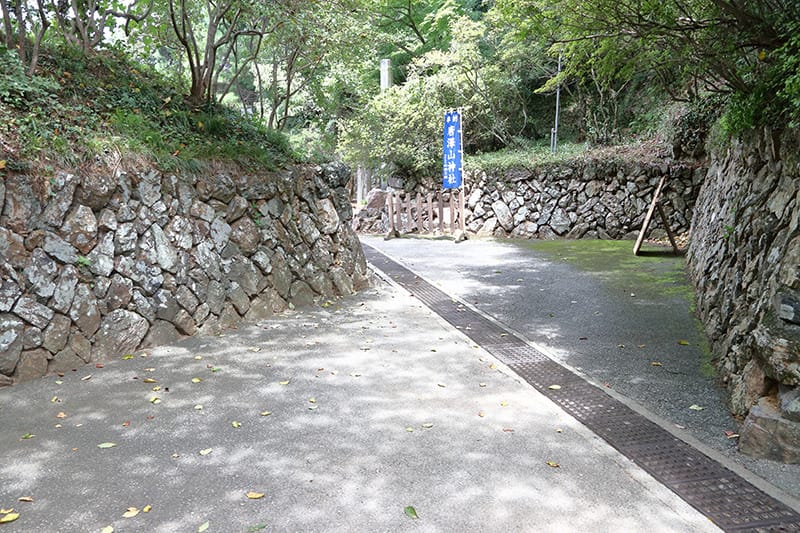 くい違い虎口　城側から