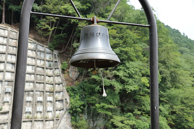 鬼怒楯岩展望台にある縁結びの鐘
