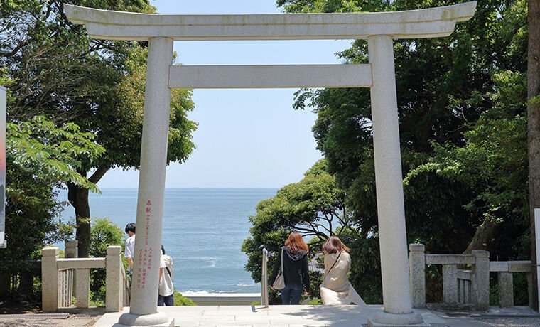 大洗磯崎神社の大鳥居と太平洋