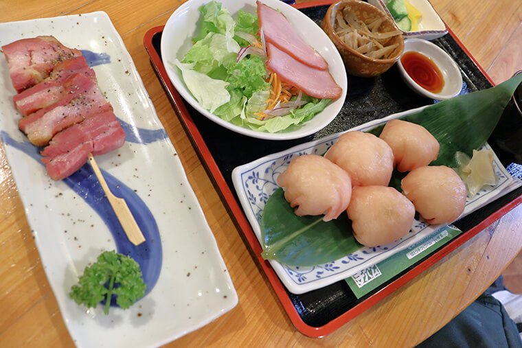 生ハムの手まり寿司とベーコン