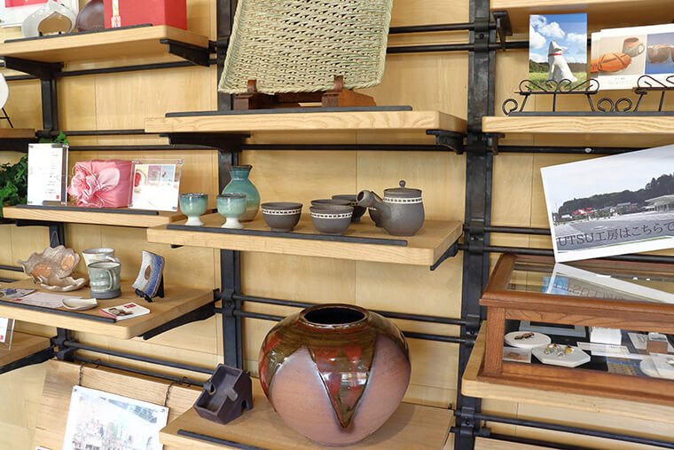 道の駅かさまの間焼の展示コーナー