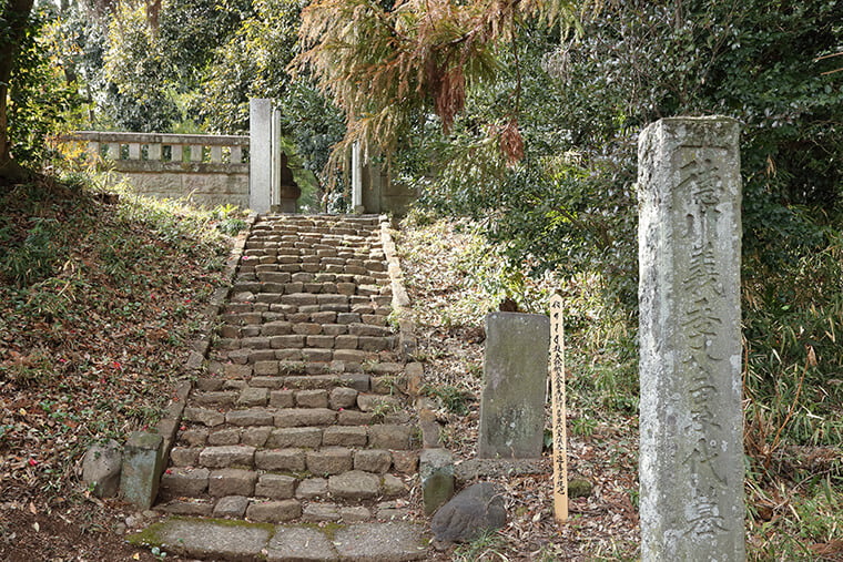 徳川義季公累代の墳墓