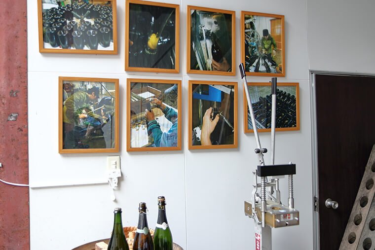 スパークリングワイン製造の案内パネル