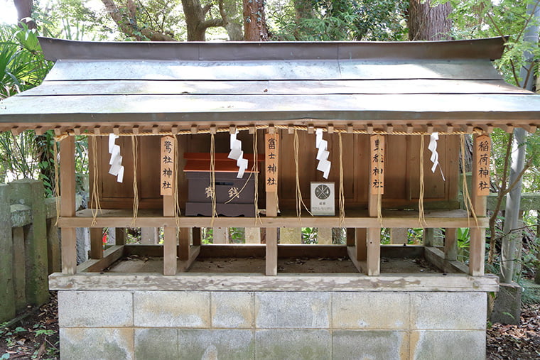泉神社の境内摂社