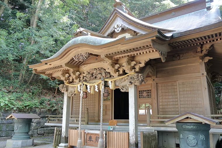泉神社の拝殿