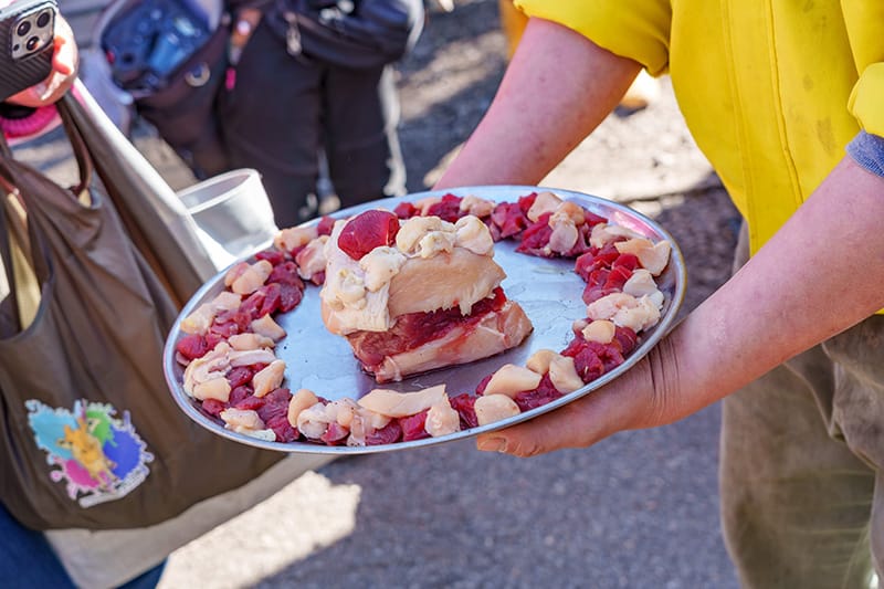 誕生日イベント用のお肉のケーキ