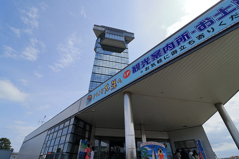 大洗マリンタワーを見上げたイメージ